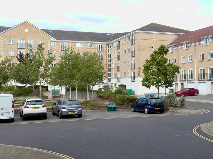 2 Bedroom Flat To Rent In The Dell, Shirley, Southampton, SO15