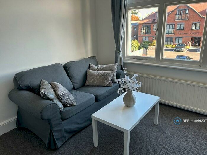 1 Bedroom Flat To Rent In Yew Tree Road, Slough, SL1