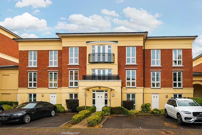 3 Bedroom Apartment To Rent In Windsor, Berkshire, SL4