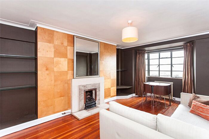 2 Bedroom Flat To Rent In Corner Fielde, Streatham, Lambeth, London, SW2