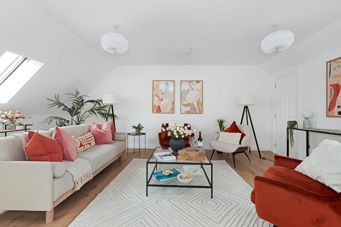 2 Bedroom Flat For Sale In Kelly Avenue, Peckham, London, SE15