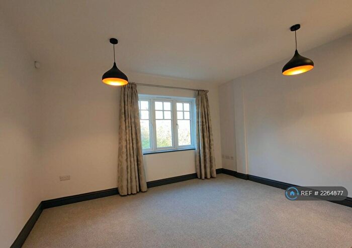 2 Bedroom Flat To Rent In Doyle Court, Haslemere, GU27