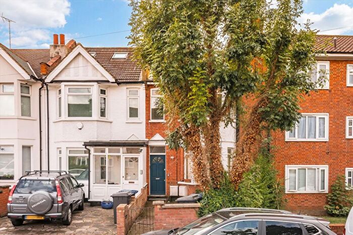 2 Bedroom Flat For Sale In Hampden Road, London, N10