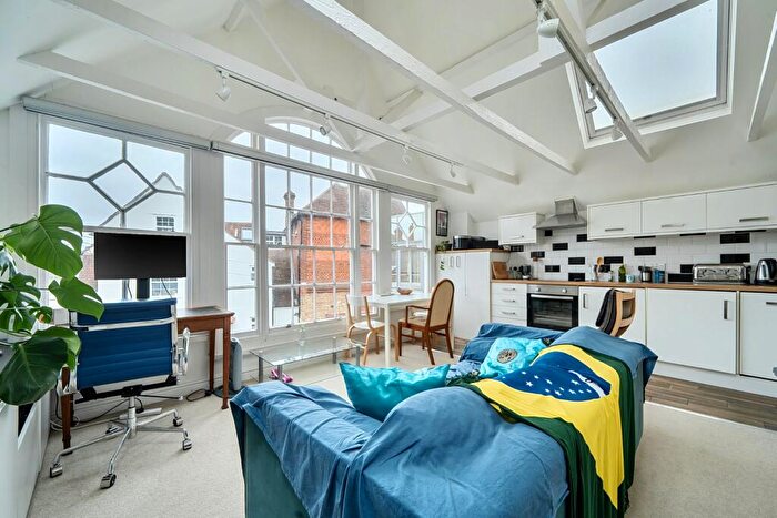 1 Bedroom Flat For Sale In Wharf Street, Godalming, Surrey, GU7