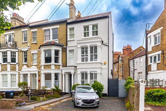 3 Bedroom End Of Terrace House For Sale In Alexandra Road, Southend-On-Sea, SS1