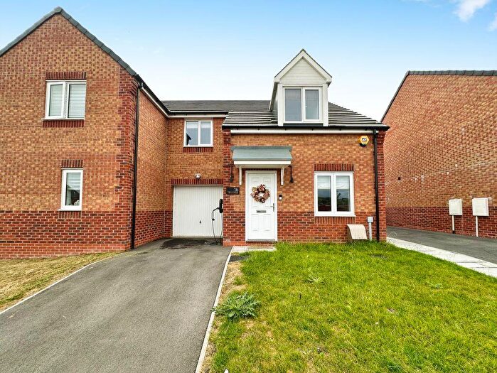 3 Bedroom Semi-Detached House For Sale In Skein Street, Whitworth, OL12
