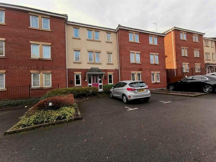 2 Bedroom Flat To Rent In Blue Cedar Drive, Streetly, Sutton Coldfield B74