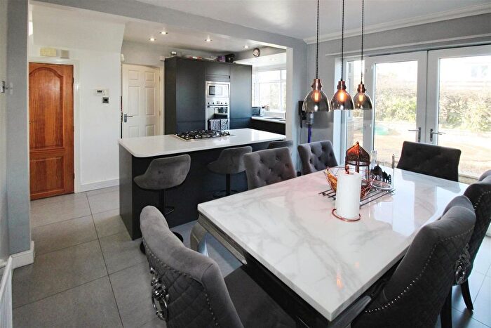 4 Bedroom Semi-Detached House To Rent In Lytham Drive, Queensbury, BD13