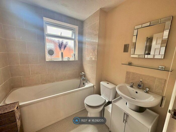 1 Bedroom Terraced House To Rent In Westfield Walk, High Wycombe, HP12