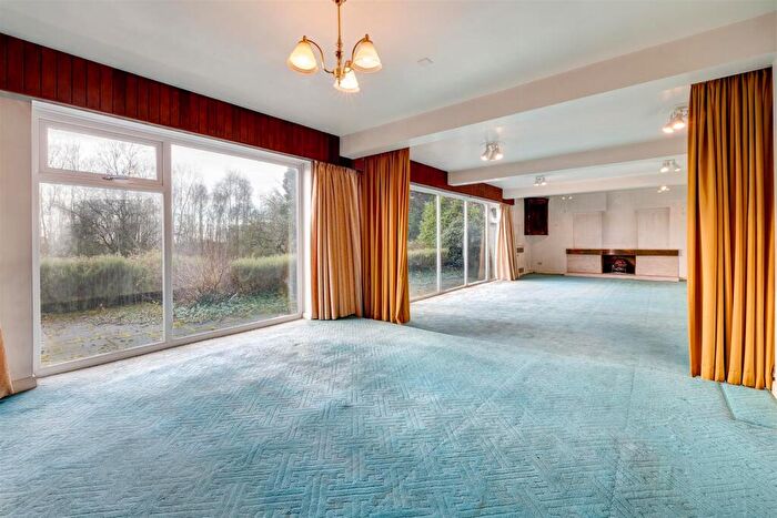 4 Bedroom Detached House For Sale In Ashby Road East Bretby, DE15