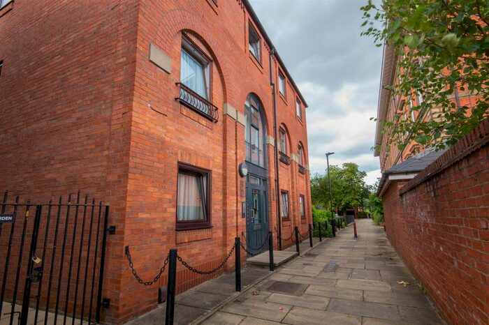 2 Bedroom Flat To Rent In Cloisters Walk, York, YO31