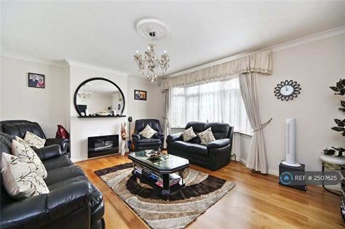 3 Bedroom Maisonette To Rent In Windermere Avenue, London, NW6