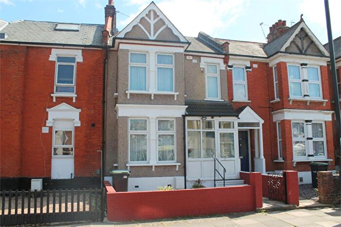 3 Bedroom Terraced House To Rent In Warwick Road, Bounds Green, London, N11