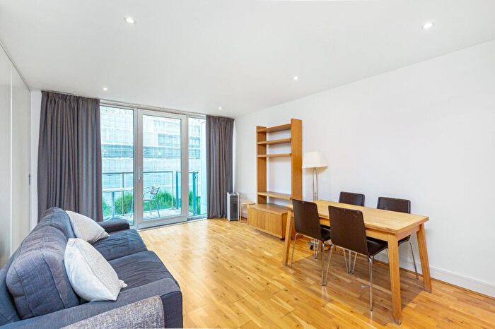 1 Bedroom Apartment To Rent In Howard Building, Queenstown Road, London, SW11