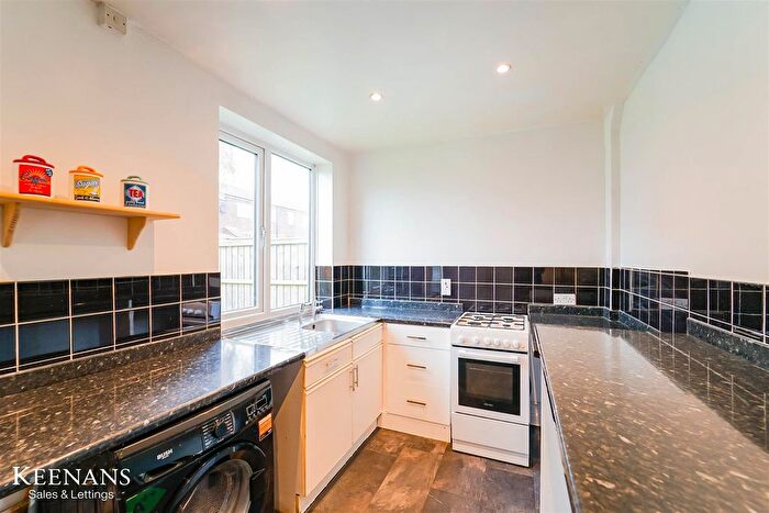 2 Bedroom Semi-detached House To Rent In Kent Street, Pendlebury, M27
