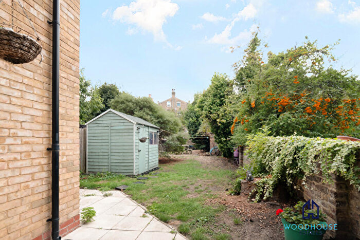 2 Bedroom Flat To Rent In Basement Flat, Queens Drive, Hackney, London, N4