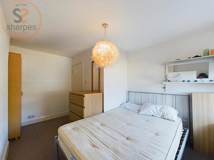 1 Bedroom Flat To Rent In Front Double Room Surbiton Road, Kingston Upon Thames, Surrey, KT1