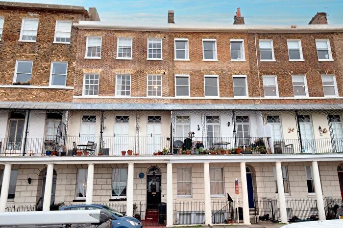 2 Bedroom Flat For Sale In Wellington Crescent, Ramsgate, CT11