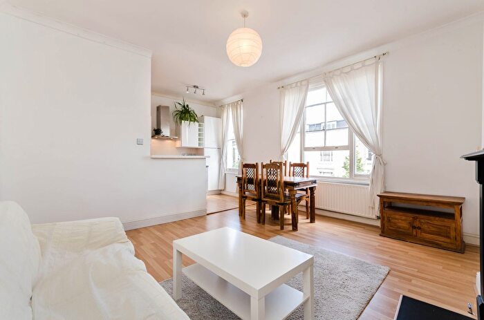 2 Bedroom Flat To Rent In Eardley Crescent, London, SW5