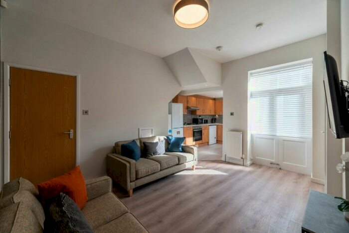 6 Bedroom Terraced House To Rent In Warwick Street, Newcastle, NE6