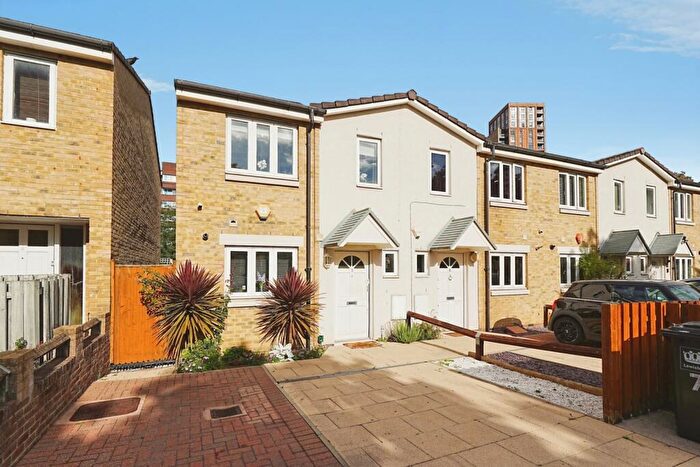 2 Bedroom Terraced House For Sale In Clayton Drive, London, SE8
