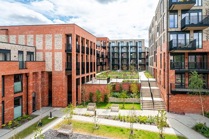 1 Bedroom Apartment To Rent In Campfield Road, St. Albans, Hertfordshire, AL1