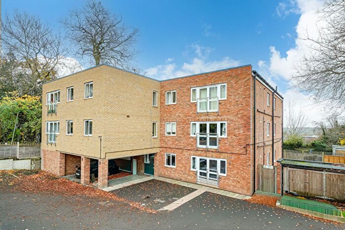2 Bedroom Flat For Sale In Turners Hill, Hemel Hempstead, HP2