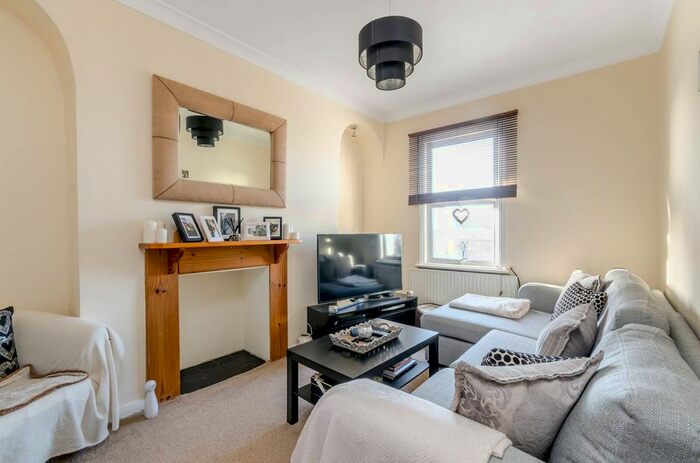 1 Bedroom Flat To Rent In Tonsley Hill, The Tonsleys, London, SW18