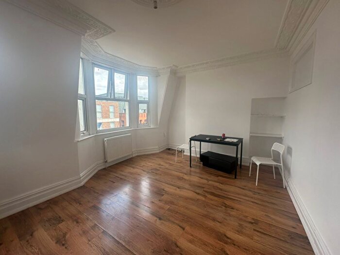 2 Bedroom Flat To Rent In Vicarage Parade, London, N15