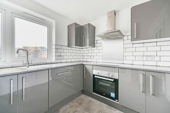 2 Bedroom Flat To Rent In St Saviours Estate, Bermondsey, London, SE1