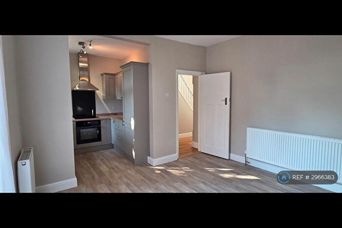 3 Bedroom Semi-Detached House To Rent In Whittingham Road, Nottingham, NG3