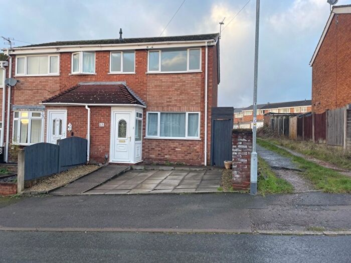 3 Bedroom Semi-Detached House To Rent In Manor Rise, Burntwood, WS7