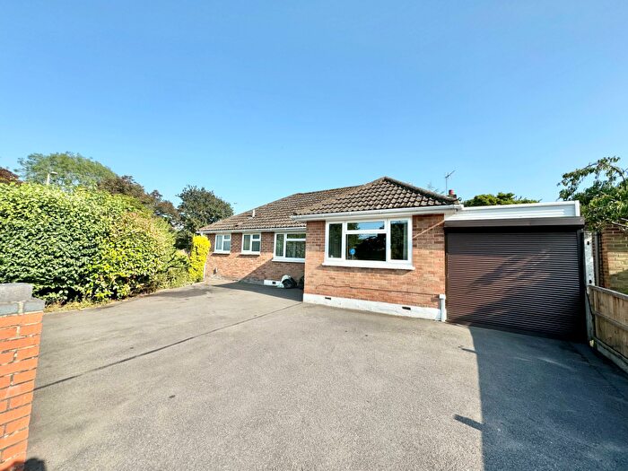4 Bedroom Bungalow To Rent In Buckland Avenue, Basingstoke, RG22