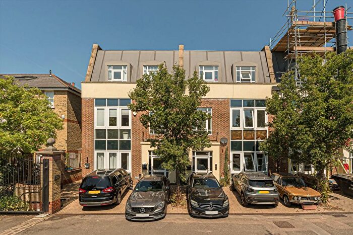 2 Bedroom Flat To Rent In Candler Mews, Twickenham, TW1