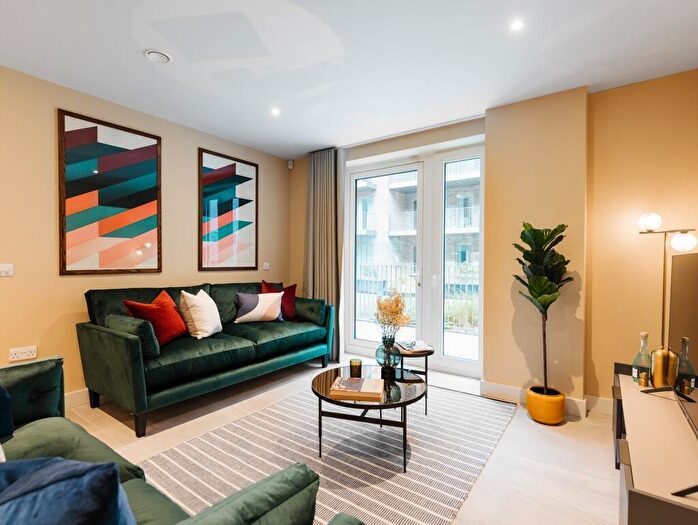 3 Bedroom Apartment To Rent In Fountainbridge, Edinburgh, EH3