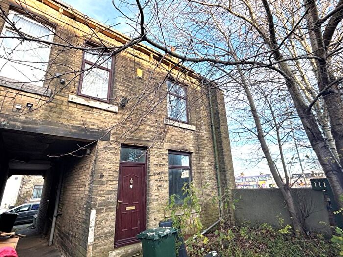 2 Bedroom Terraced House For Sale In Draughton Street, Bankfoot, Bradford, BD5