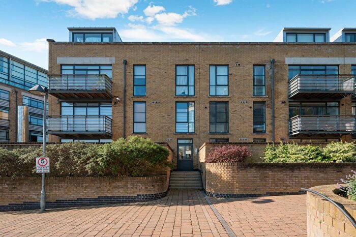 1 Bedroom Flat For Sale In Town Meadow, Ferry Quays, TW8