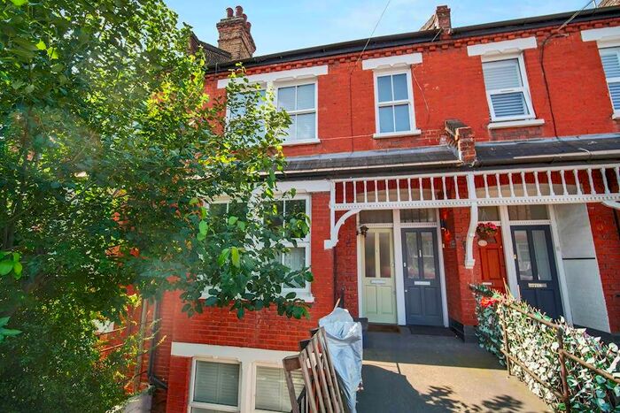 2 Bedroom Flat To Rent In Auckland Hill, West Norwood, London, SE27