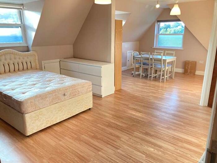 Studio To Rent In Ealing Broadway East, W5