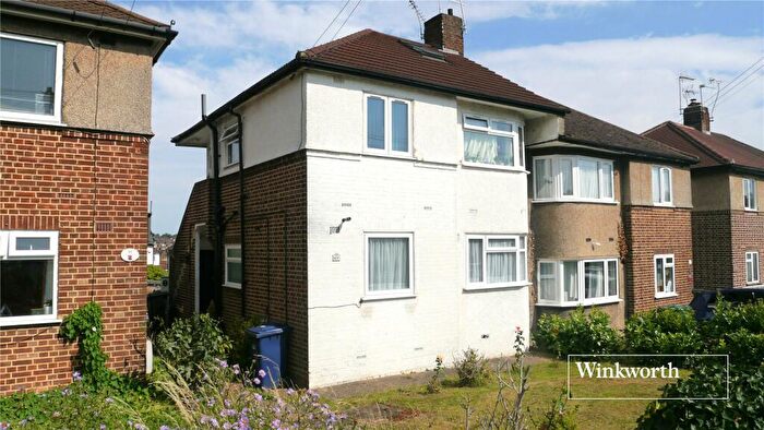 2 Bedroom Flat To Rent In Alverstone Avenue, East Barnet, EN4