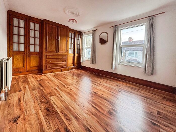 2 Bedroom Property To Rent In Carterhatch Road, Enfield, EN3