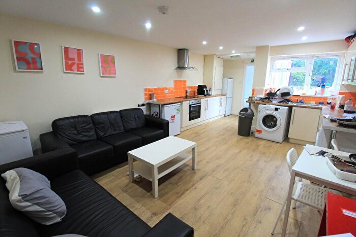 6 Bedroom Terraced House To Rent In Hubert Road, Selly OkaBirmingham, B29