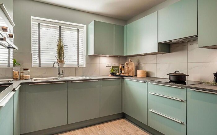 3 Bedroom Semi-Detached House For Sale In Ashby Road, Daventry, NN11
