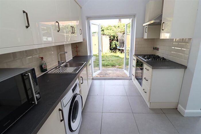 6 Bedroom Property To Rent In Powis Gardens, Golders Green, NW11