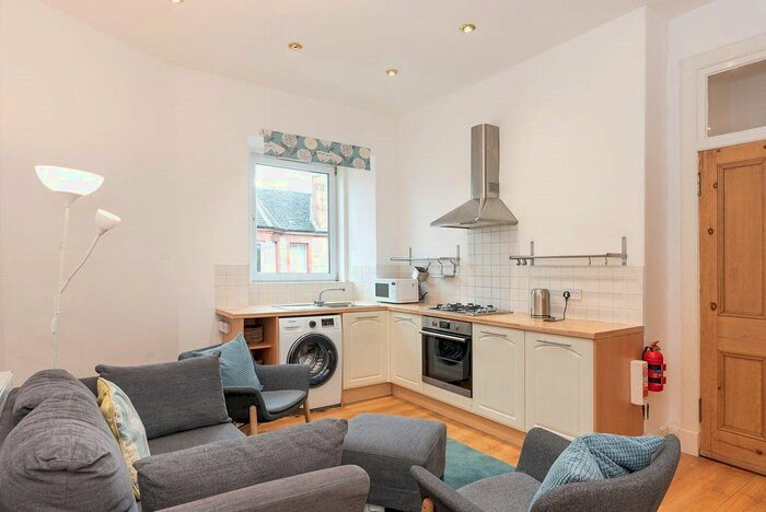 2 Bedroom Flat To Rent In Springvalley Gardens, Morningside, Edinburgh, EH10