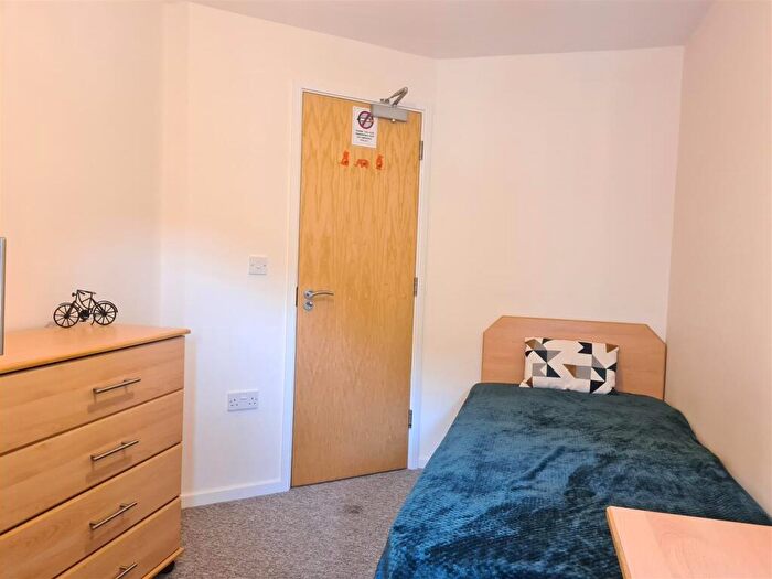 5 Bedroom Flat To Rent In Bed Flats, The Forum, Tiverton Way, Cambridge - Group Saver, CB1
