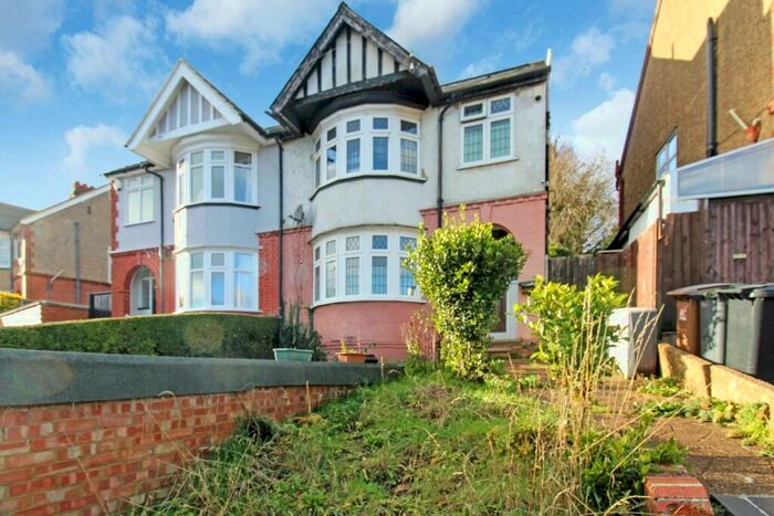 5 Bedroom Semi-Detached House To Rent In Seymour Road, Luton, LU1