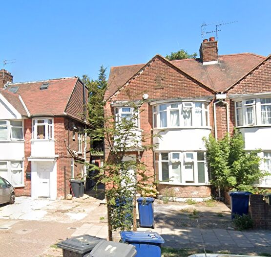 Studio To Rent In Brentfield Gardens, Brent Cross, NW2