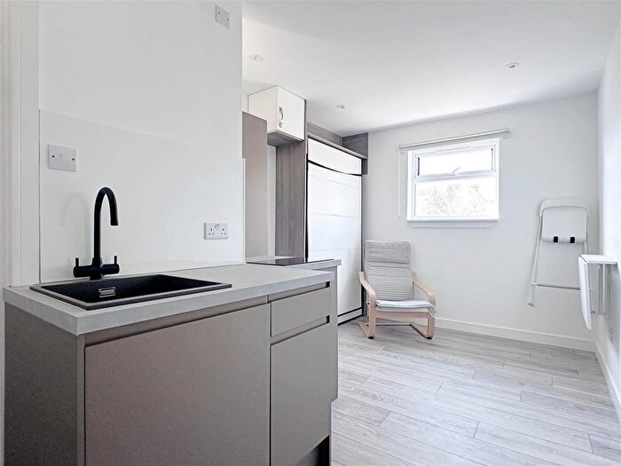 Studio To Rent In Lansdowne Place, Hove, BN3