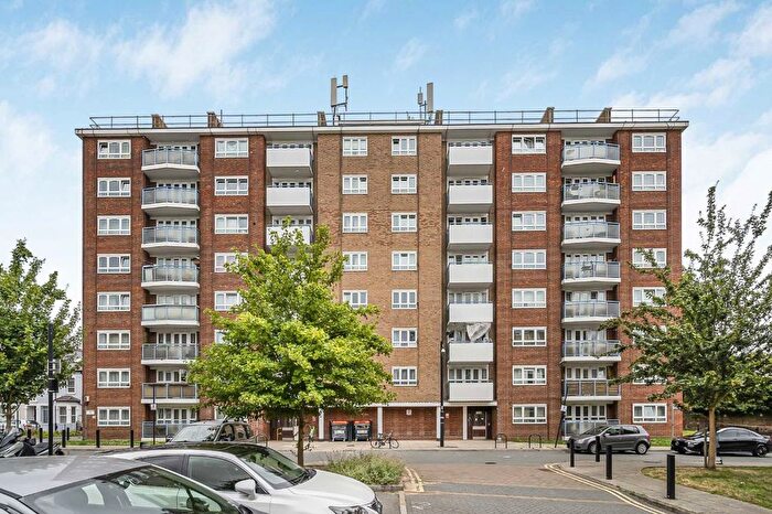 3 Bedroom Flat To Rent In Barclay Close, Wandsworth, SW6